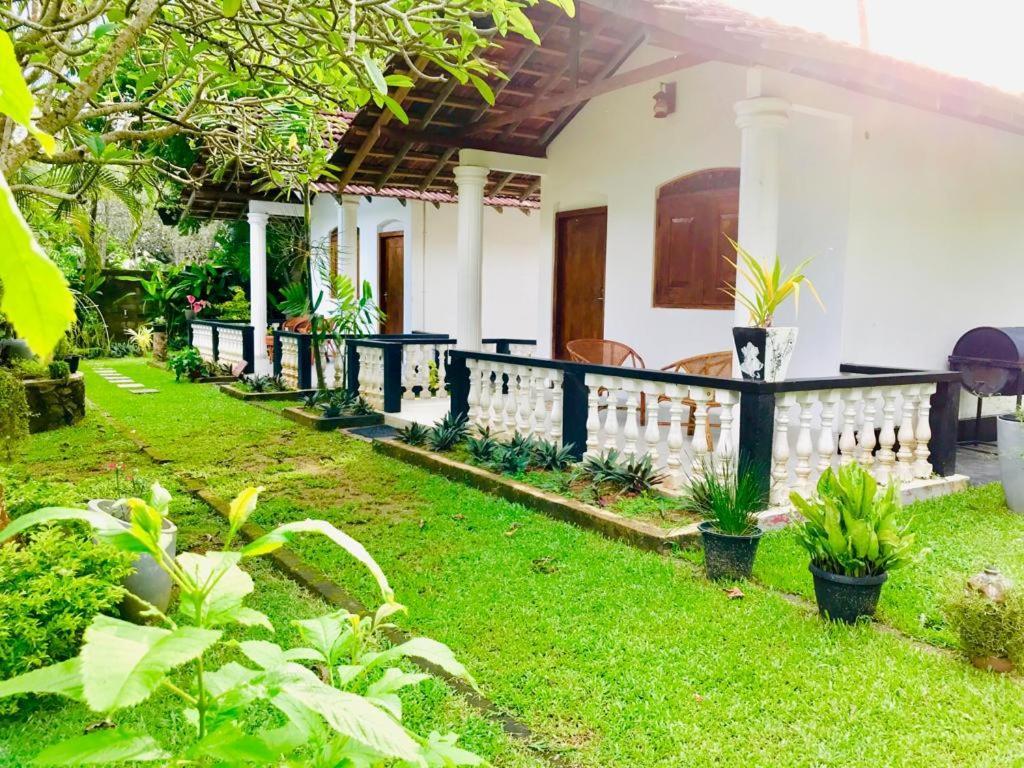Freedom192 Hotel Weligama Bagian luar foto