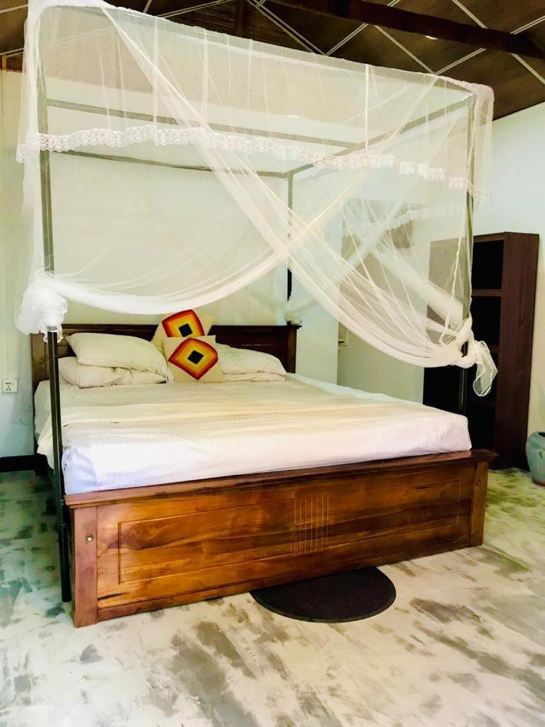 Freedom192 Hotel Weligama Bagian luar foto