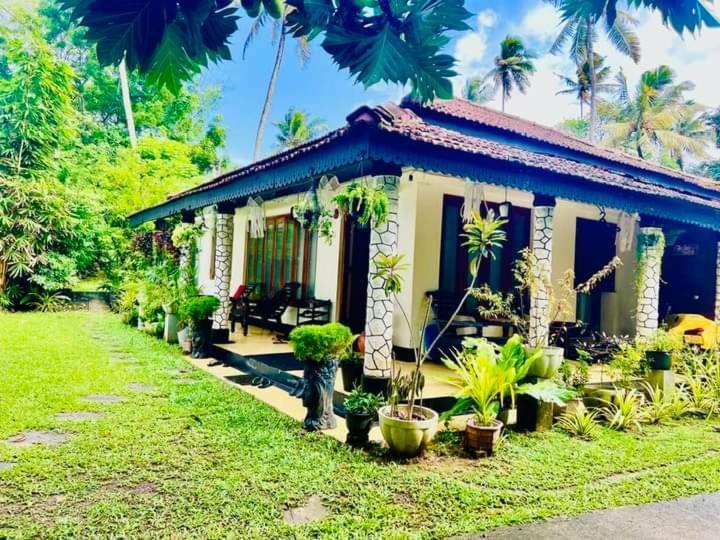 Freedom192 Hotel Weligama Bagian luar foto